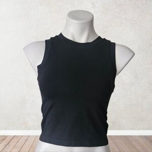 Dynamic Black Sleeveless Crop Top